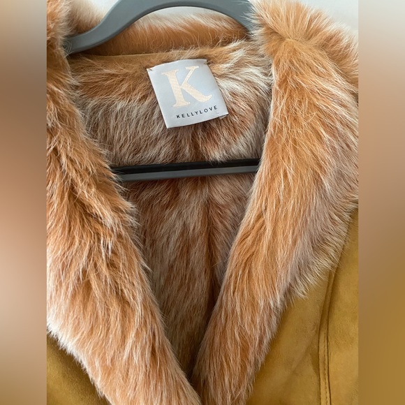 Women's Sheepskin Coat - Picture 2 of 14